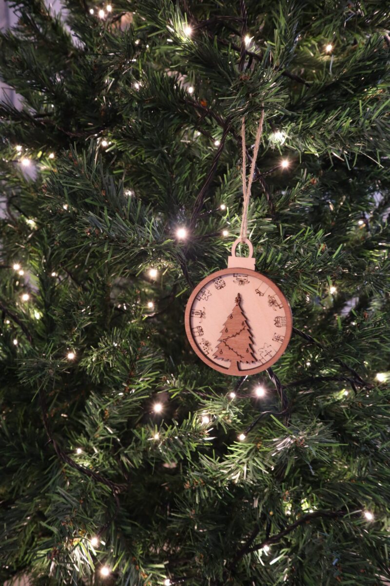 Kerstbal | kerstboom en cadeau - Afbeelding 2